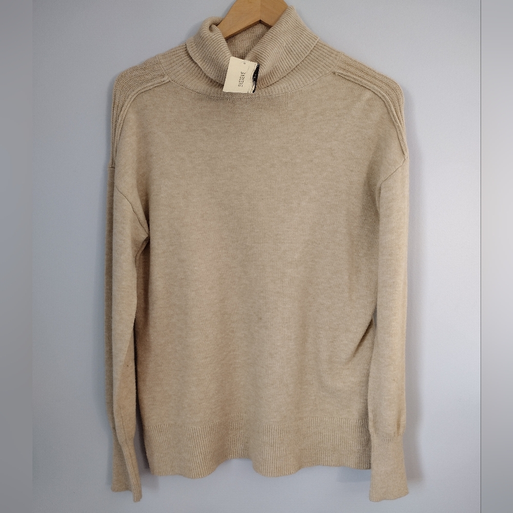 NWT Evereve‎ almond carlie turtleneck pullover